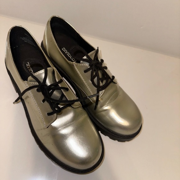 H&M Silver Shoes - Size 8 - Mint Condition - Picture 3 of 10